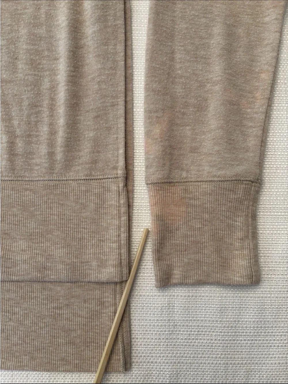 Alo Yoga Glimpse Women's S Beige Long Sleeve Side Slit Crew Neck Sweatshirt Top